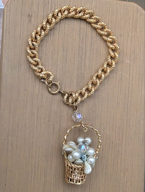 Jewelry - Vintage Gold Link Bracelet Charm Bracelet Pear Lillies Gold Basket